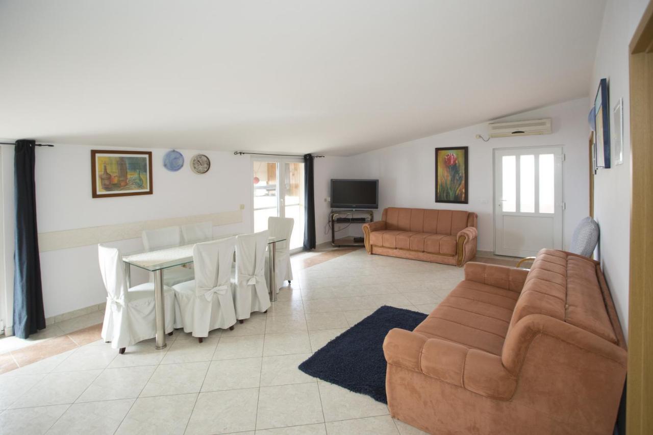 Apartments By The Sea Mavarstica, Ciovo - 12696 Trogir Exterior foto